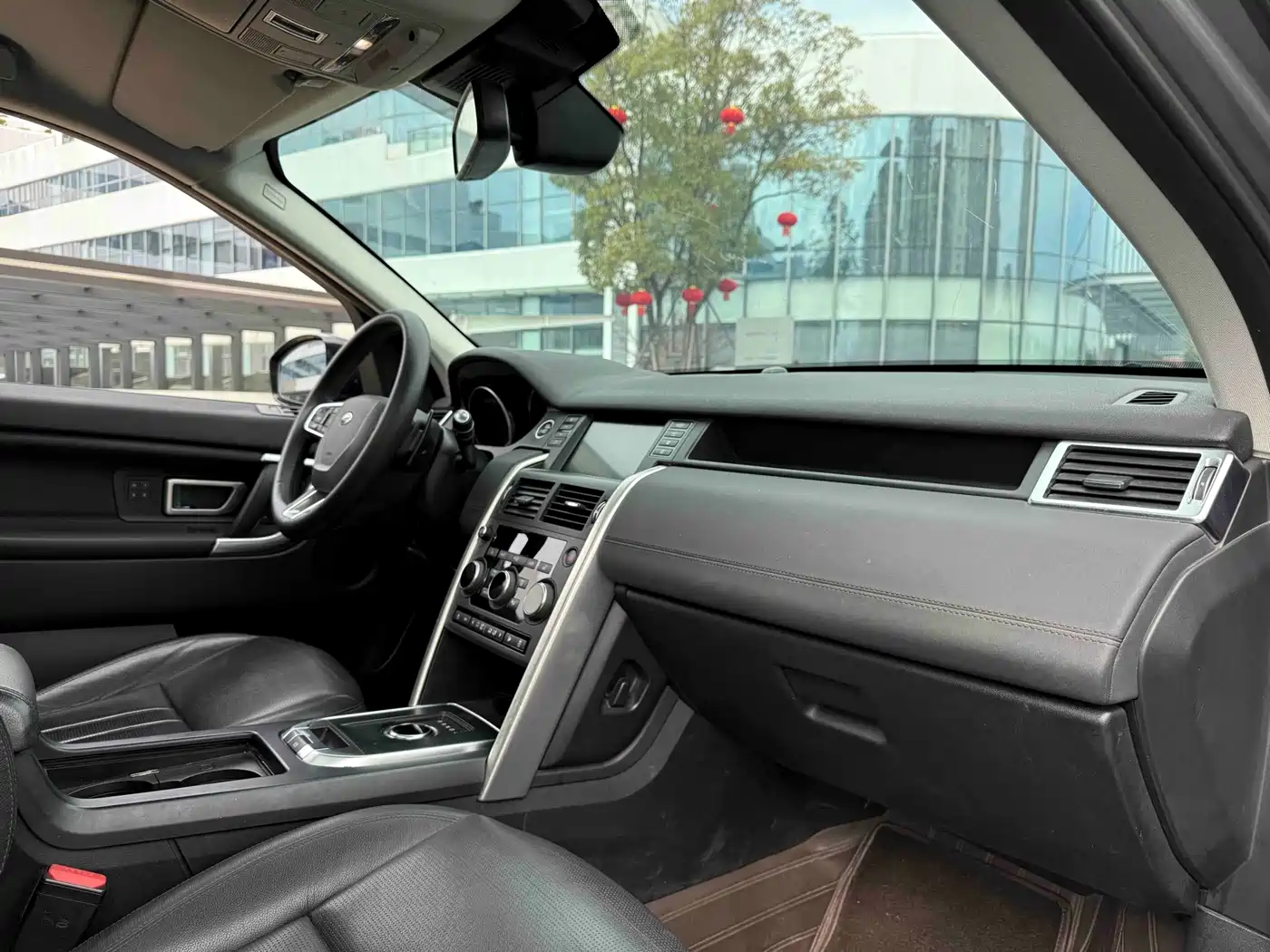 Land Rover Discovery Sport 2018 240PS HSE Edition фото 9