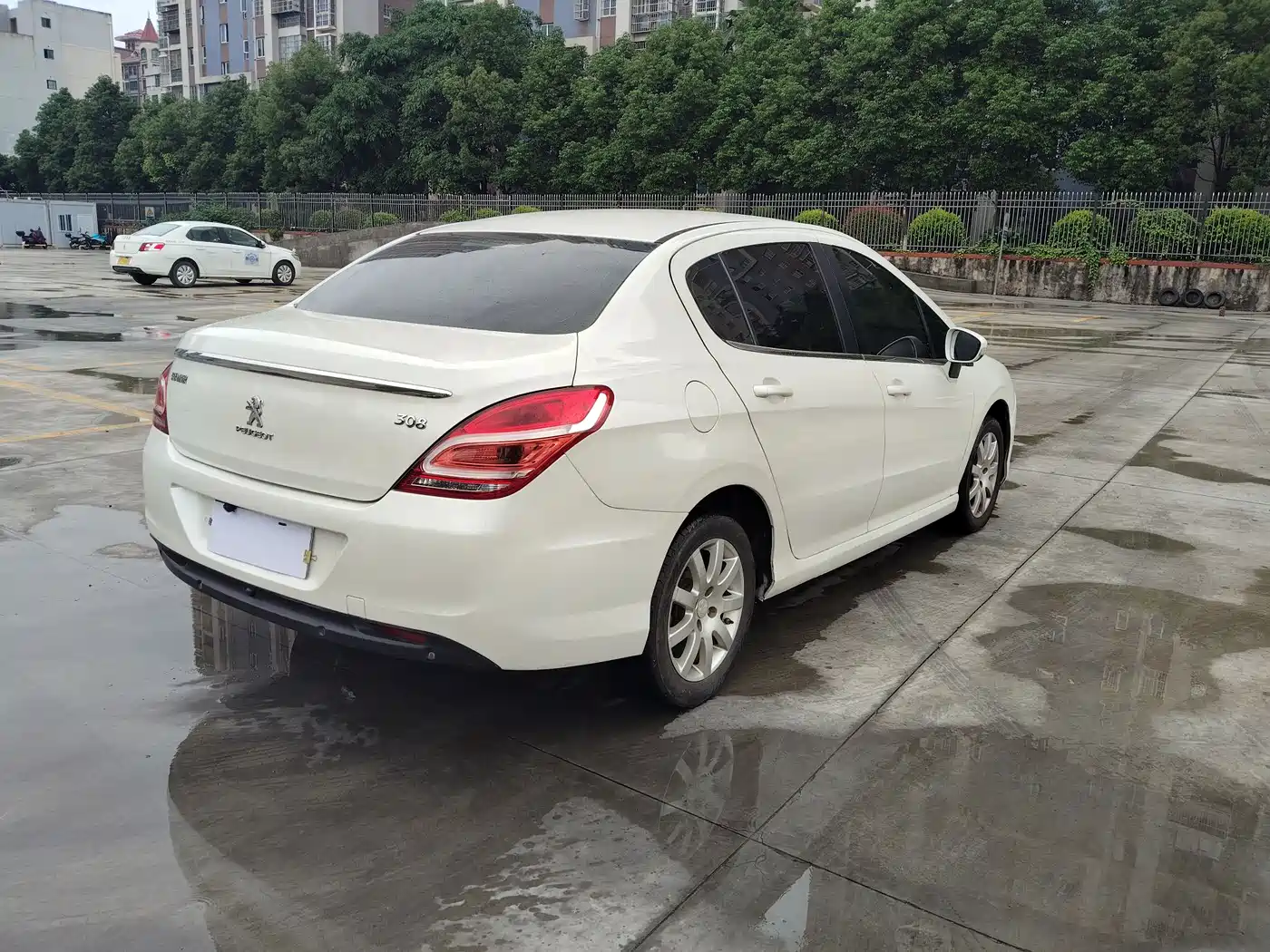 Peugeot 308 2014 Model Joy Edition Classic 1.6L Automatic Superior Style фото 9