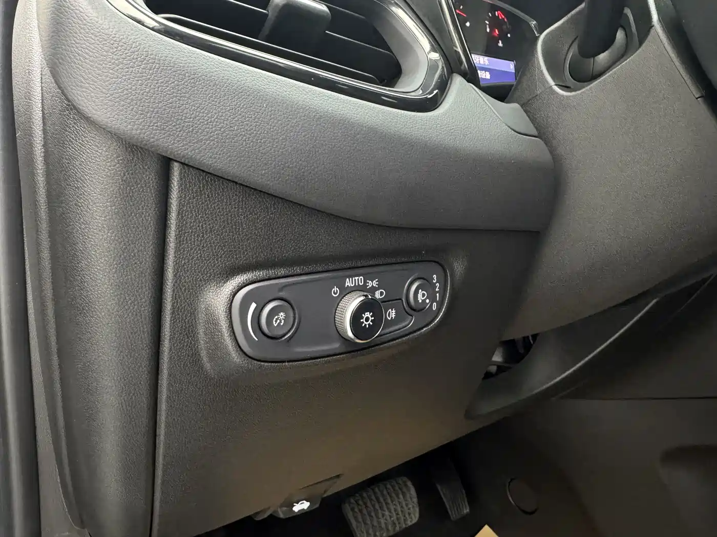 Chevrolet Equinox 2021 550T RS 4WD Intelligent Defender Edition фото 25