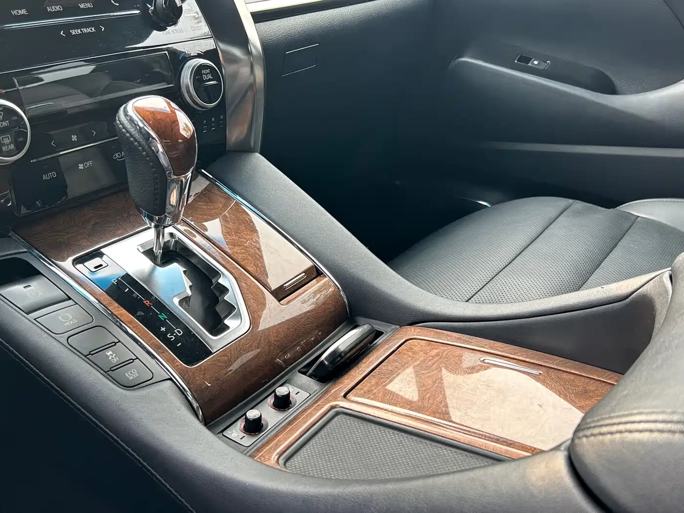 Toyota Alphard 2018 3.5L Premium фото 9