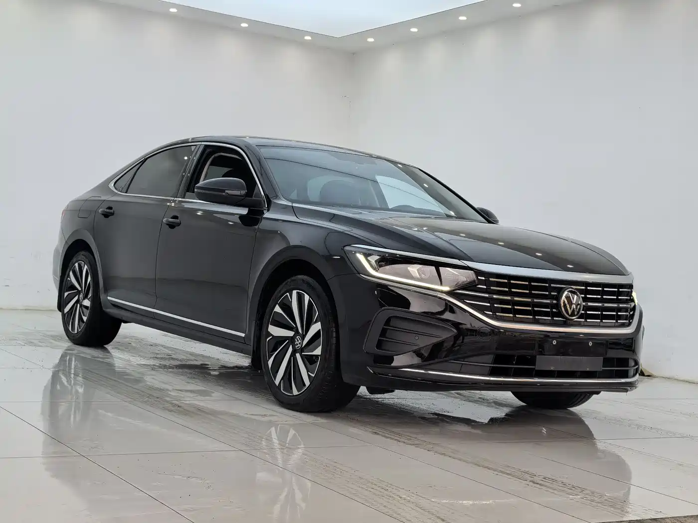 Volkswagen Passat 2024 330TSI Elite Edition фото 3