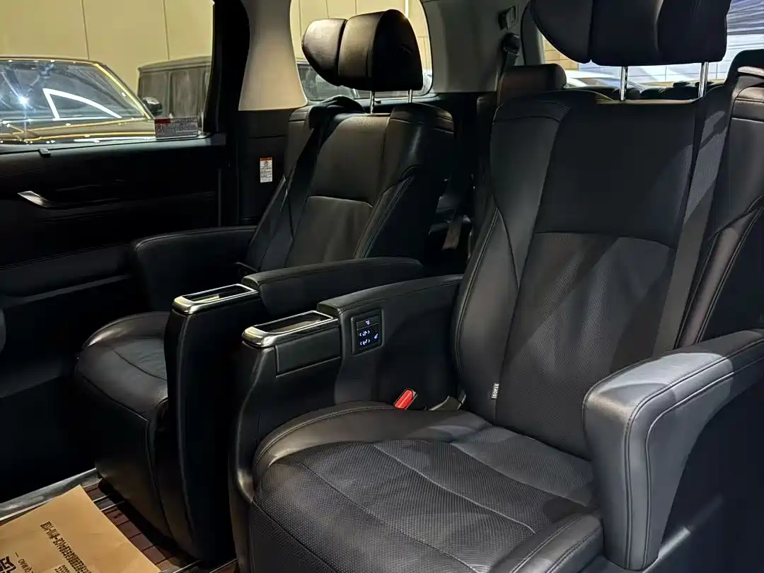 Toyota Vellfire 2021 Crown Hybrid 2.5L HV Luxury Edition фото 7