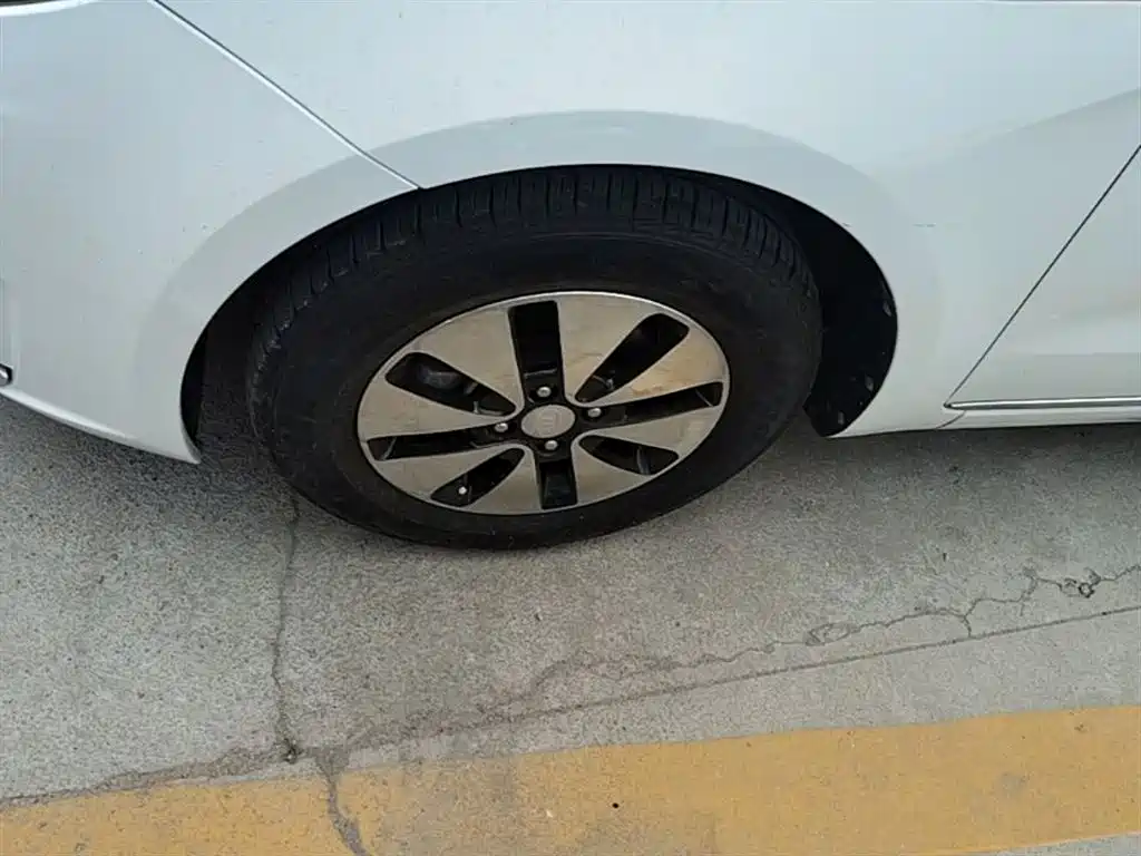 Kia K2 2012 Sedan 1.4L AT GLS Commemorative Edition фото 23