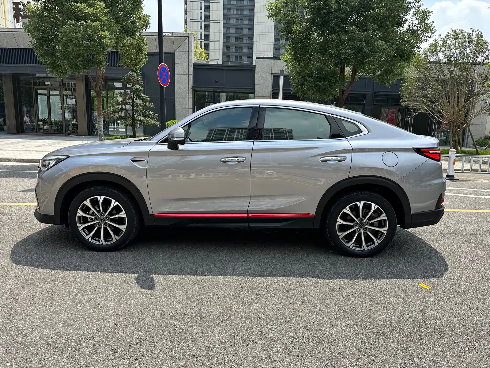 Фото 12 - Changan CS85