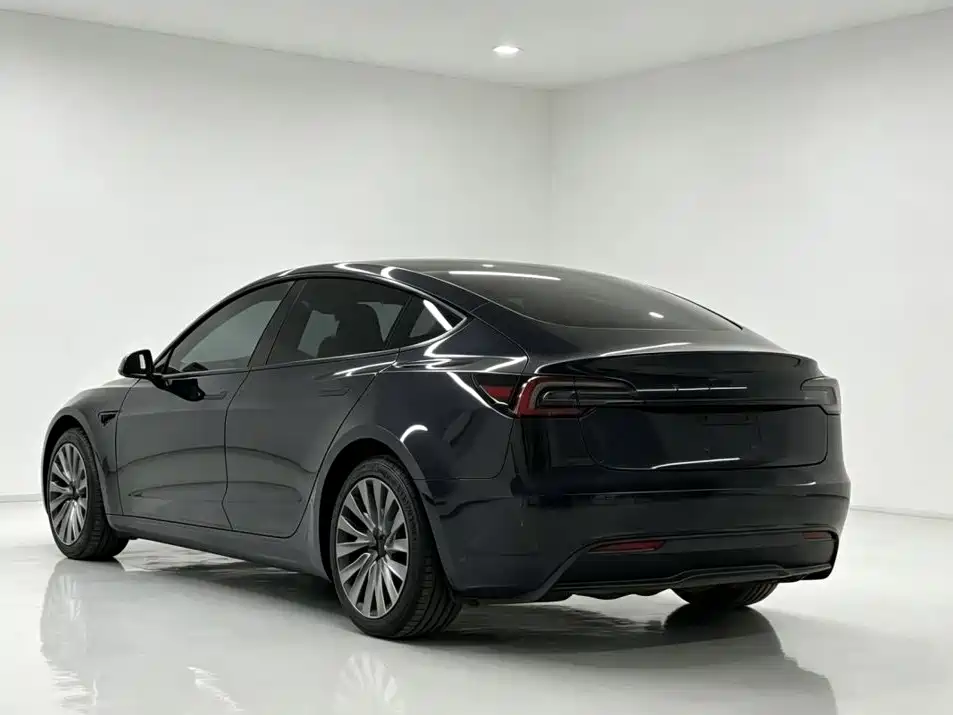 Photo 9 - Tesla Model 3
