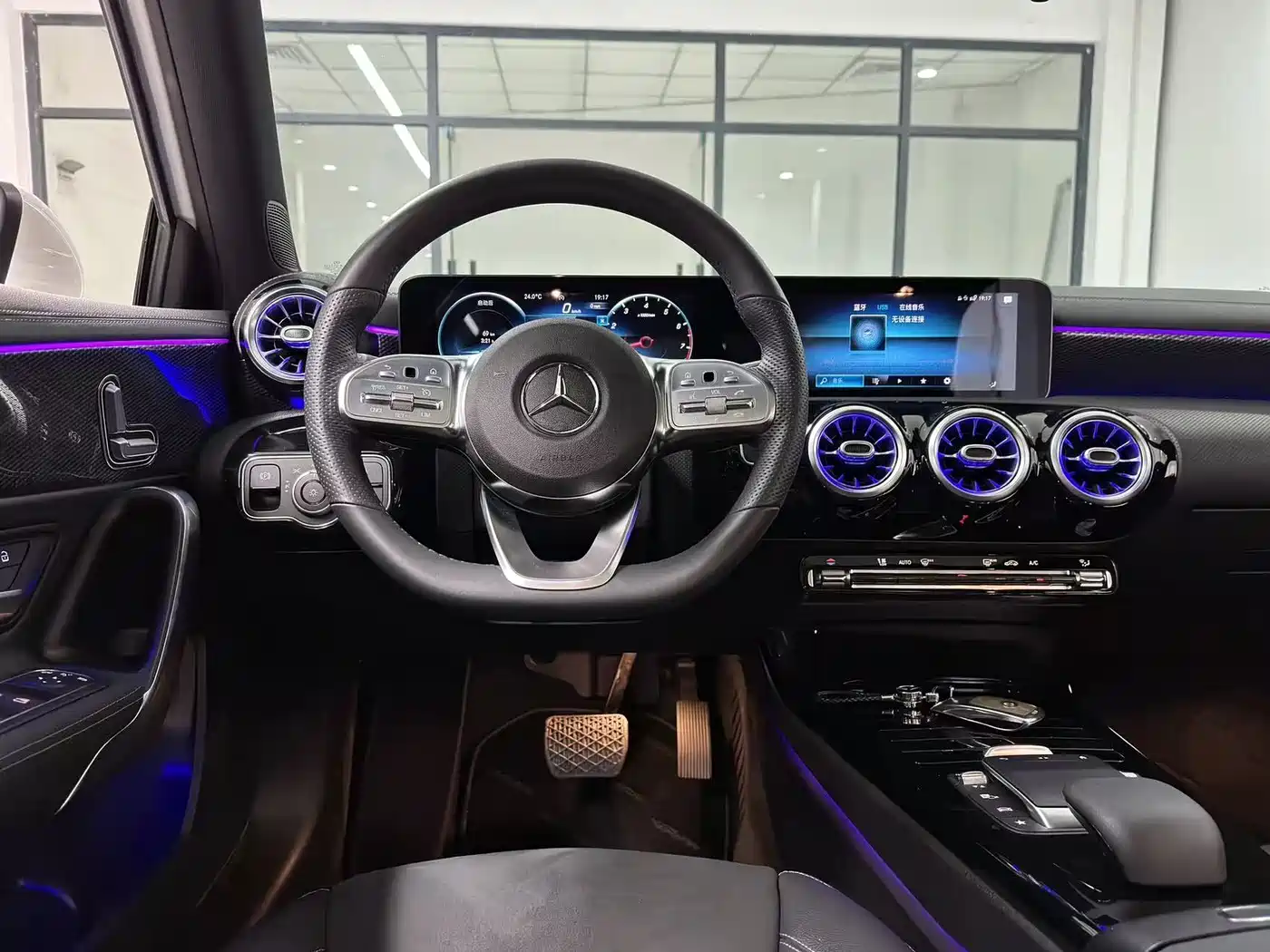 Mercedes-Benz A-Class 2021 A 200 L Sport Sedan Fashion Edition фото 9