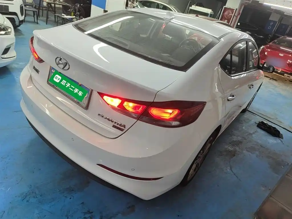 Hyundai Elantra 2016 Model 1.6L Automatic Smart Elite фото 7