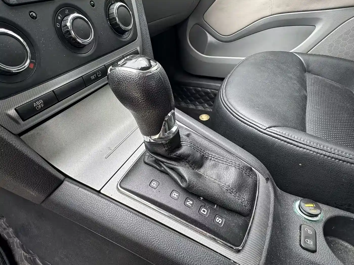 Škoda Octavia 2012 1.6L Auto Yijun Edition фото 9