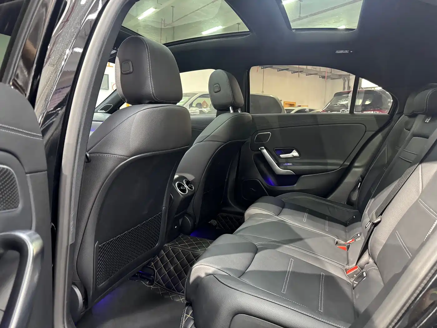 Mercedes-Benz A-Class AMG 2024 Facelift AMG A 35 L 4MATIC фото 18