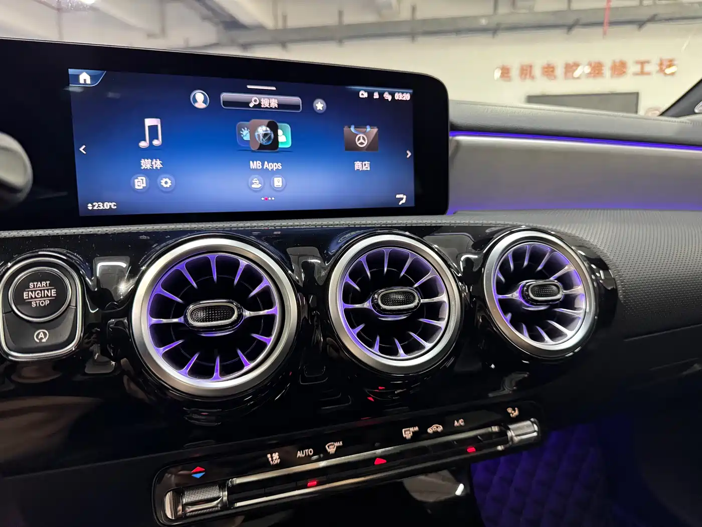 Mercedes-Benz A-Class AMG 2024 Facelift AMG A 35 L 4MATIC фото 11