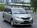 Photo 3 - Toyota Sienna