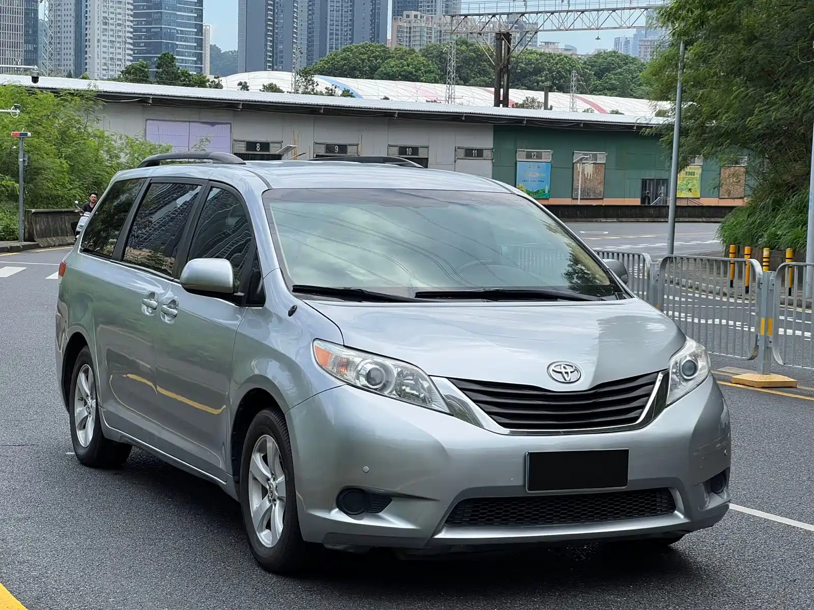 Photo 3 - Toyota Sienna