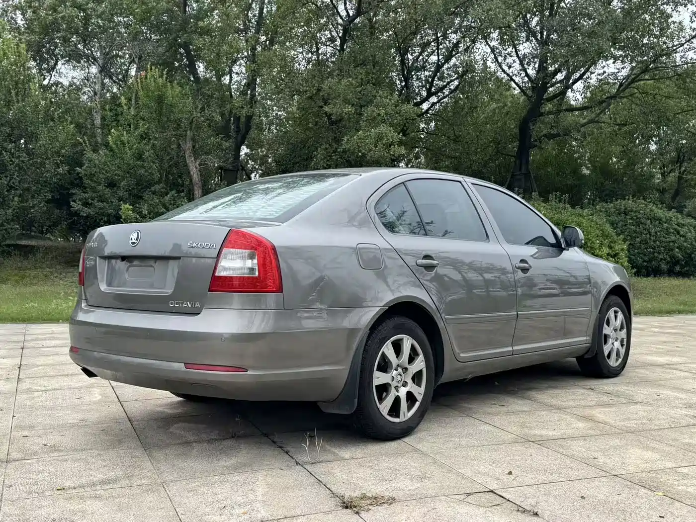 Škoda Octavia 2012 1.6L Auto Yijun Edition фото 4