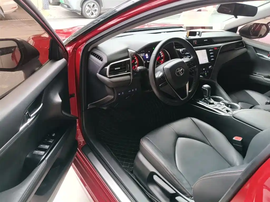 Toyota Camry 2018 2.0S Sport Edition фото 16