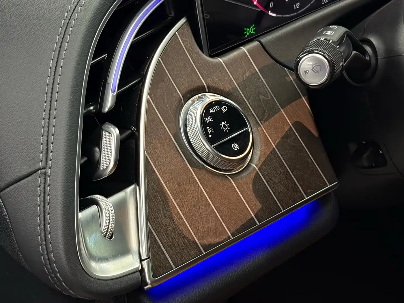 Mercedes-Benz E-Class 2024 E 300 L Fashion фото 19