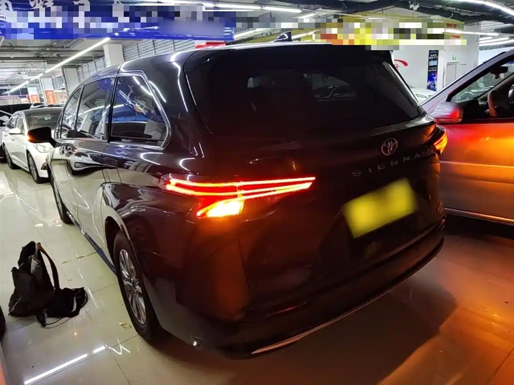 Фото 5 - Toyota Sienna