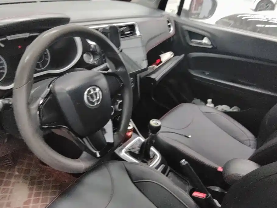 Zhonghua V3 2016 2016 1.5L Manual Comfort