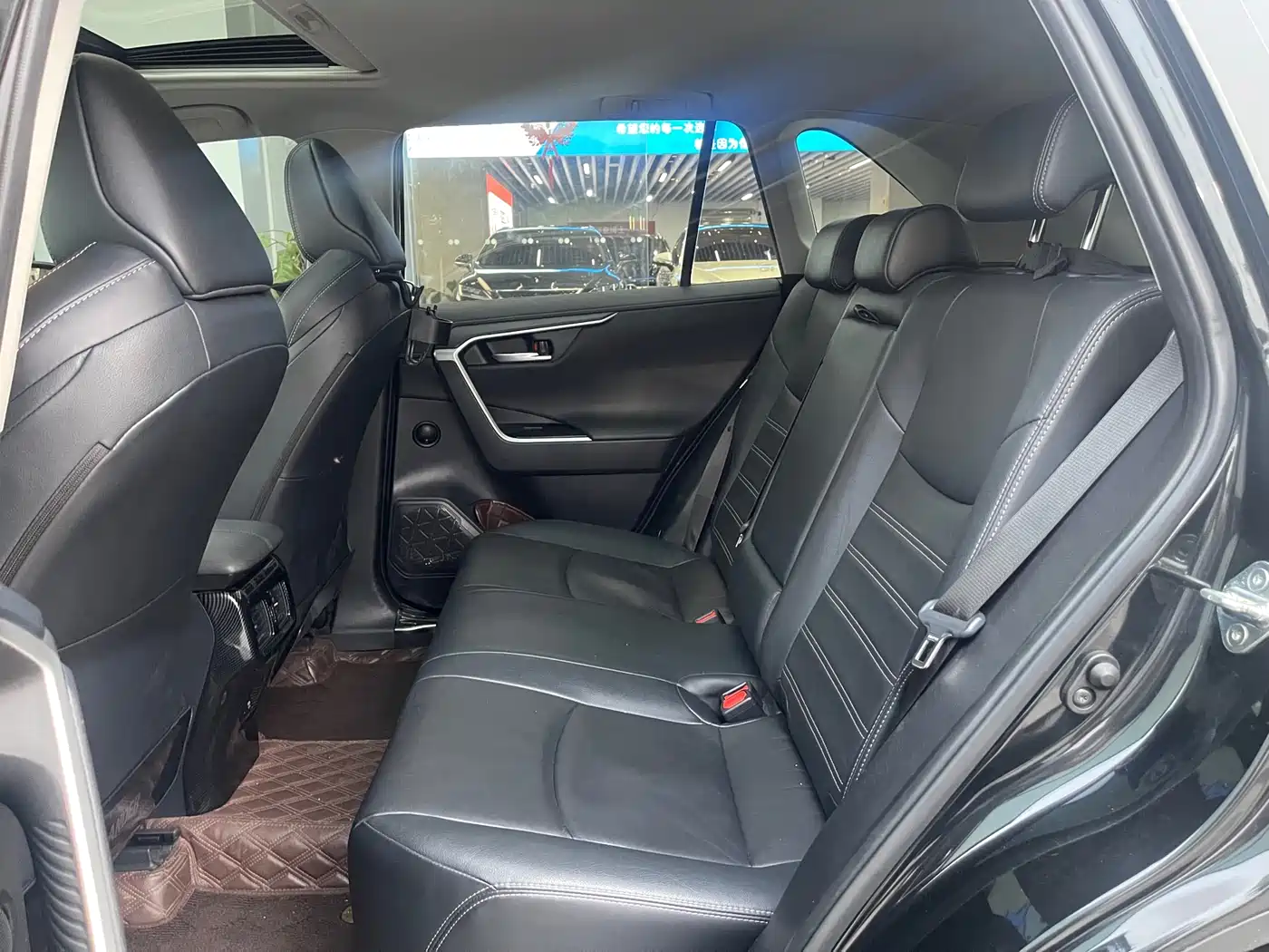 Toyota Wildlander 2021 2.0L CVT 4WD Luxury Edition фото 11