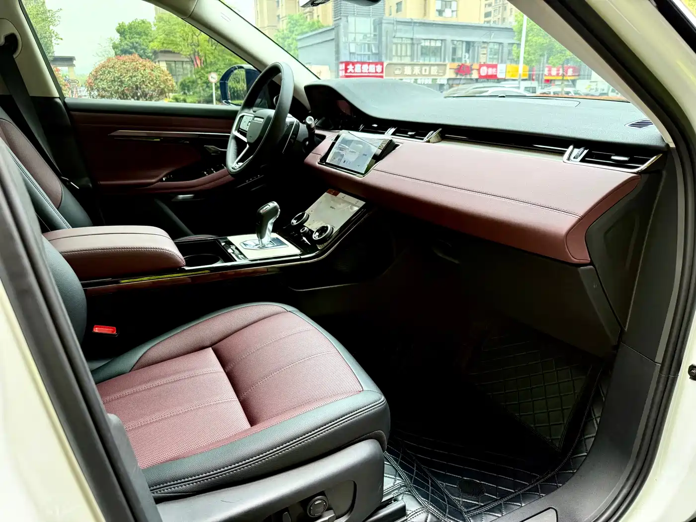 Land Rover Range Rover Evoque 2022 Range Rover Evoque L 249PS R-Dynamic Luxury Edition фото 4