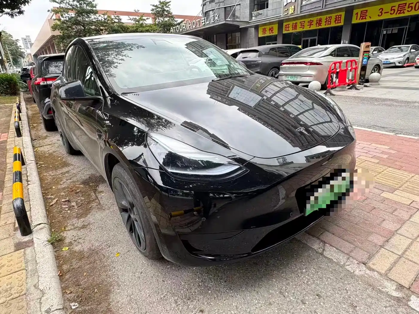 TESLA MODEL Y
