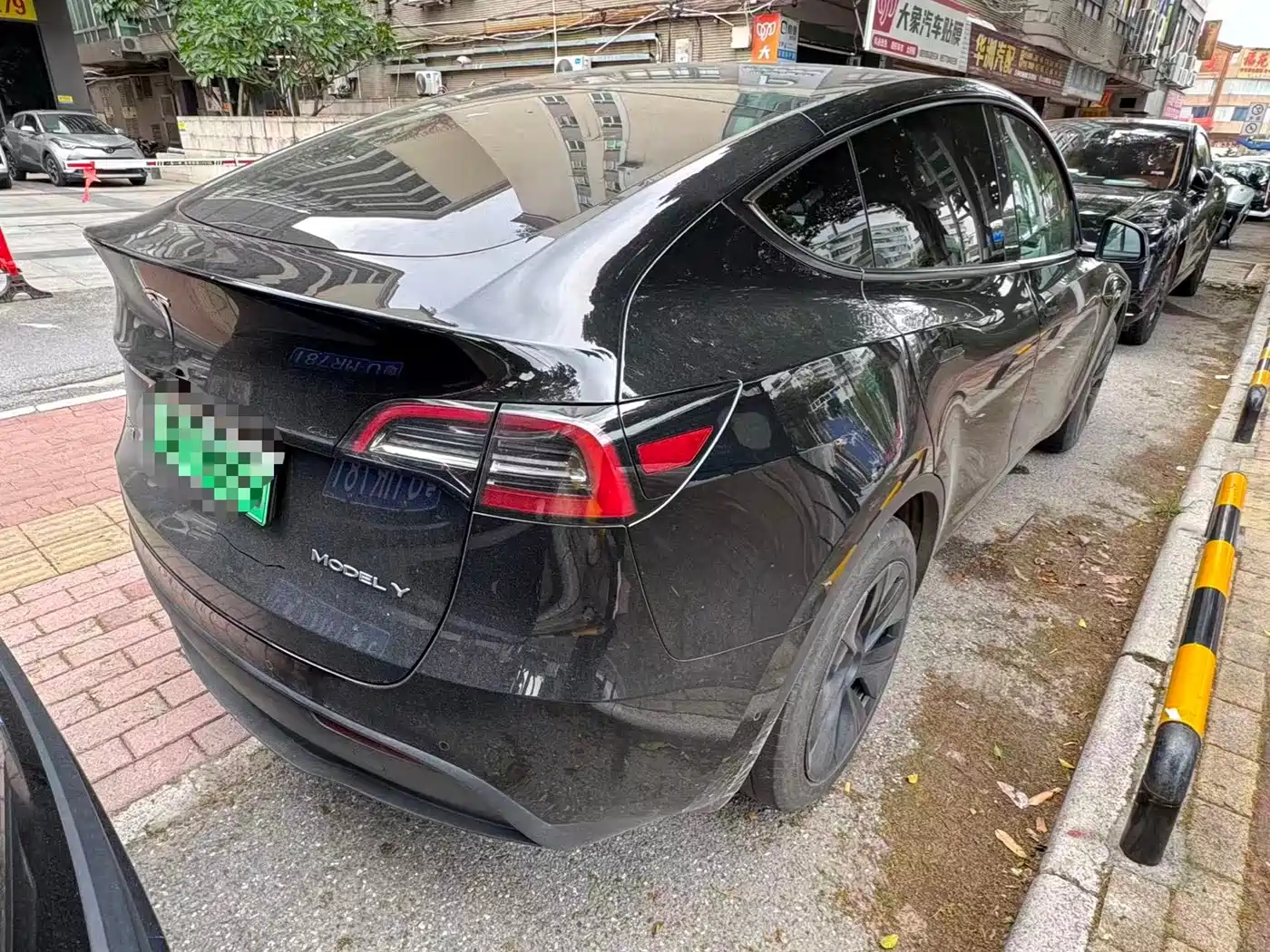 TESLA MODEL Y