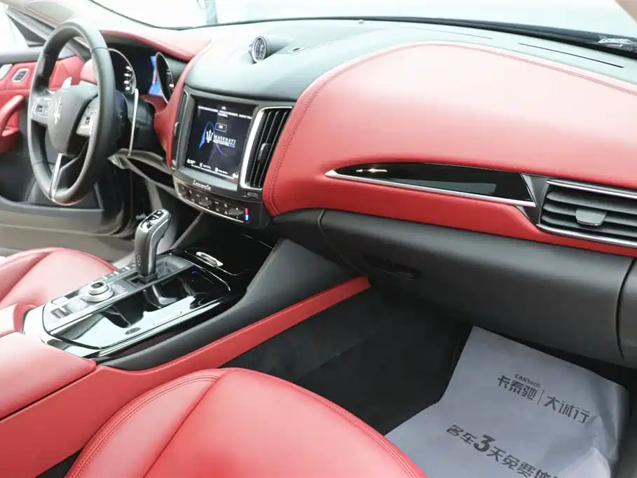 Photo 22 - Maserati Levante
