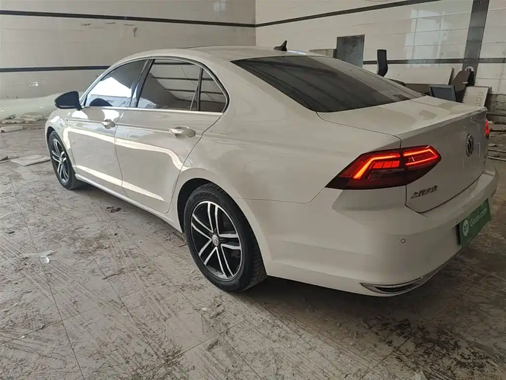 VOLKSWAGEN LINGDU
