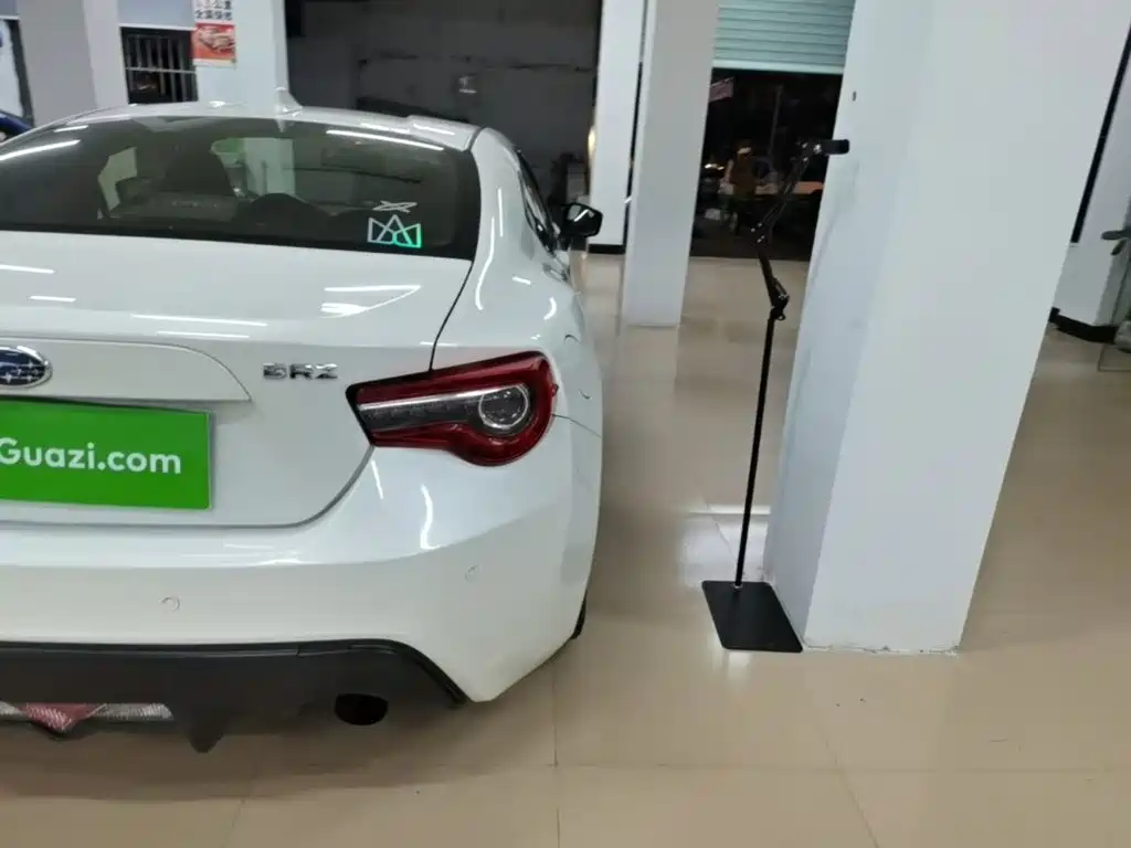 Фото 8 - Subaru BRZ