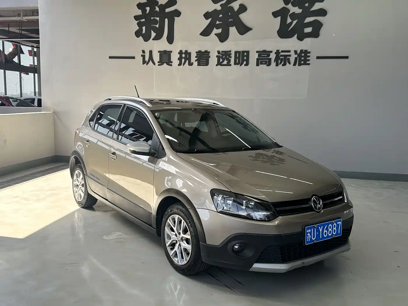 Volkswagen Polo 2014 1.6L Cross Polo Automatic фото 3