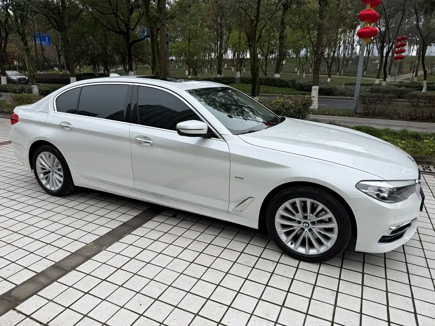 BMW 5 Series 2018 525Li Luxury Package фото 3
