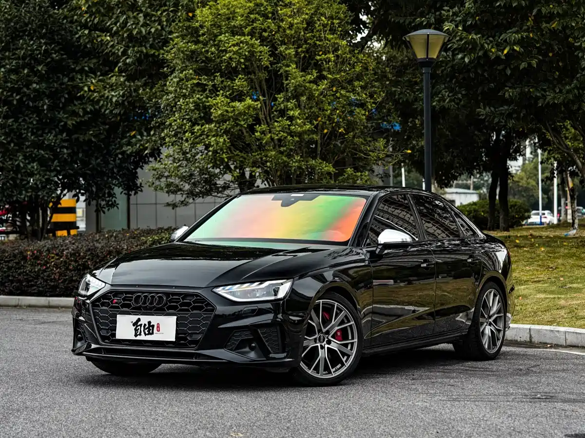 Фото 1 - Audi S4