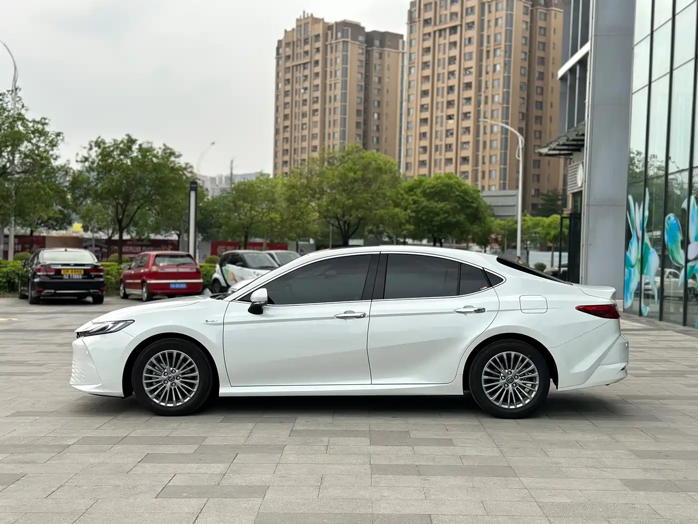 Toyota Camry 2026 Hybrid 2.0HGVP Luxury Edition фото 4