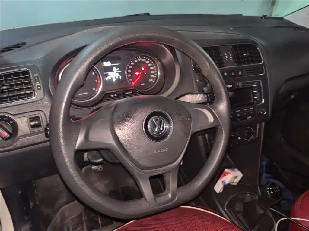 Volkswagen Polo 2014 1.4L Manual Comfort Edition фото 3