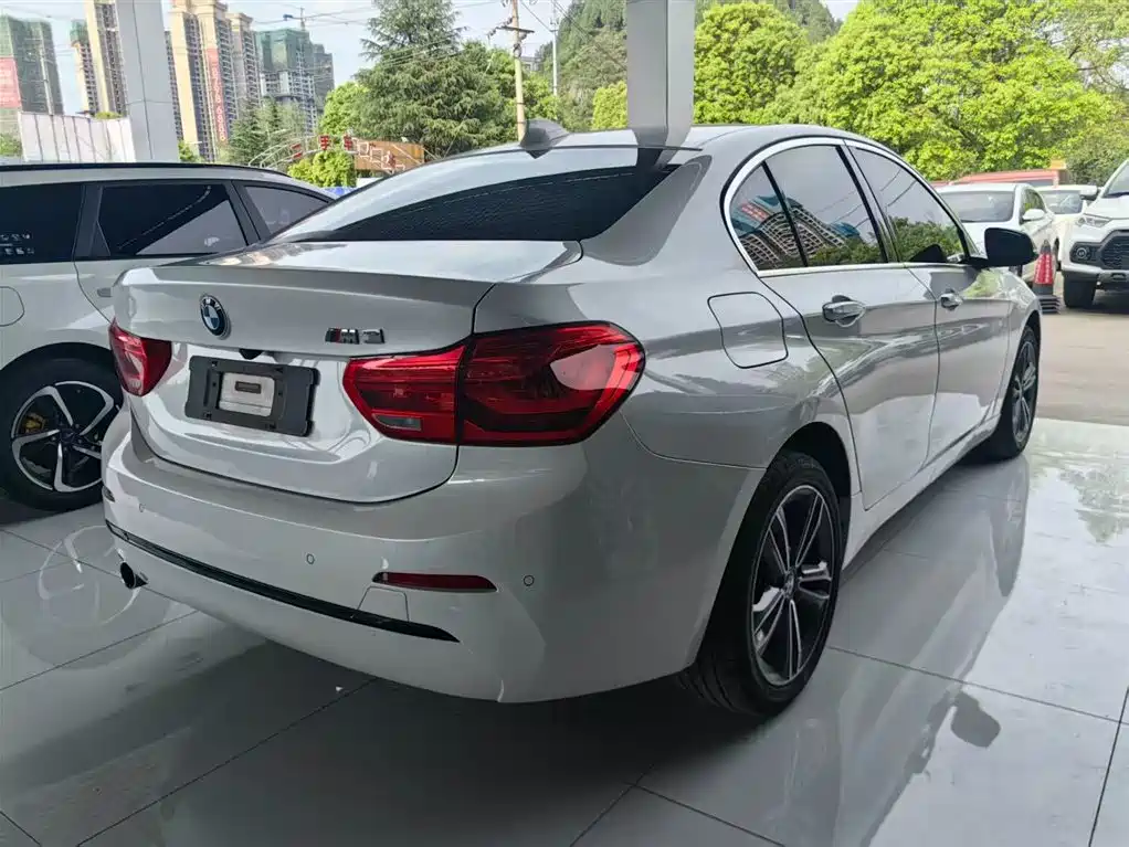 BMW 1 Series 2018 118i Fashion Edition фото 7
