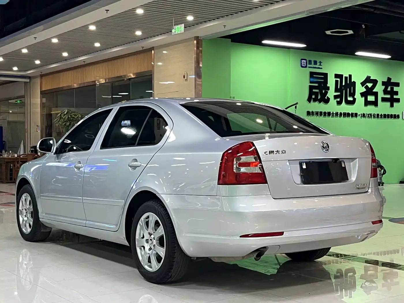 Škoda Octavia 2015 Classic 1.6L Automatic Leisure Edition фото 14