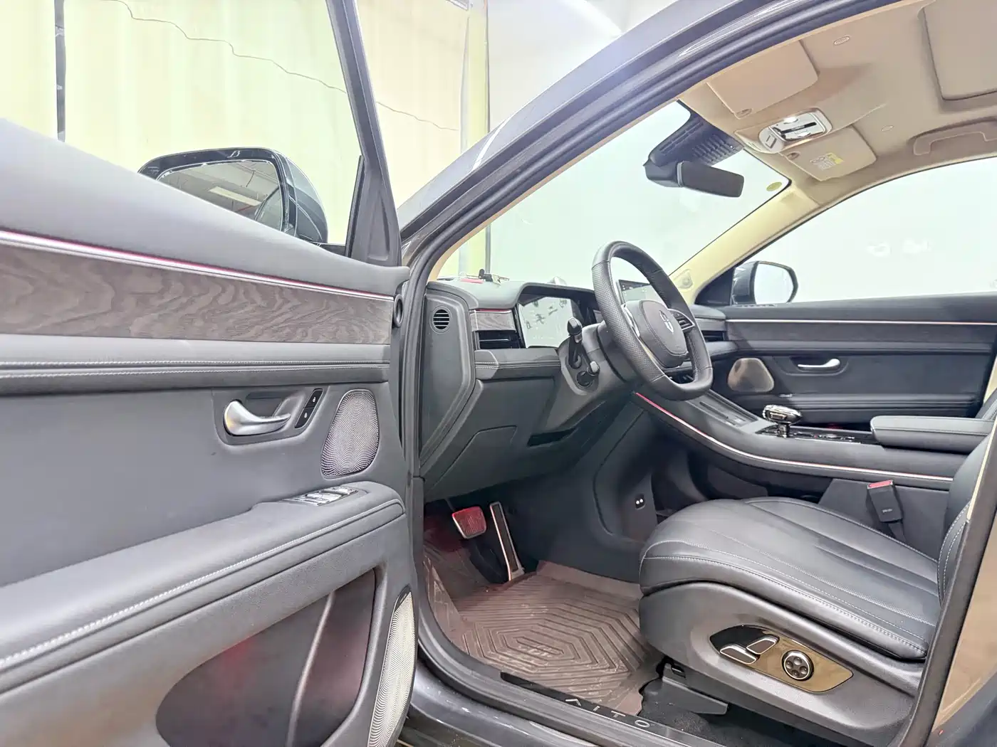 AITO Wenjie AITO M7 2024 1.5T Smart AWD Max Edition 5-Seater фото 15