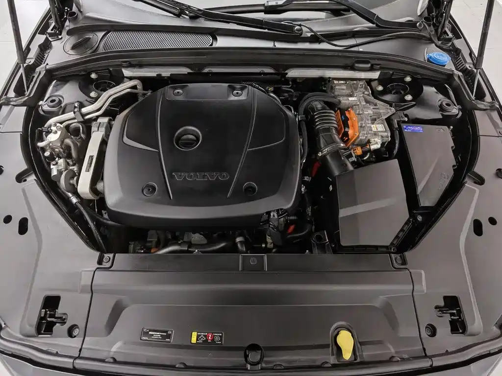 صورة 6 - Volvo S90 Plug-in Hybrid
