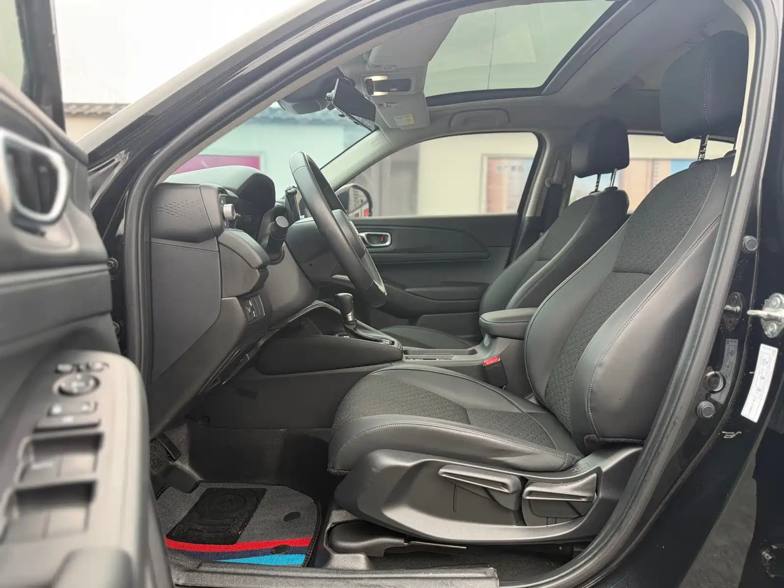 Photo 12 - Honda XR-V