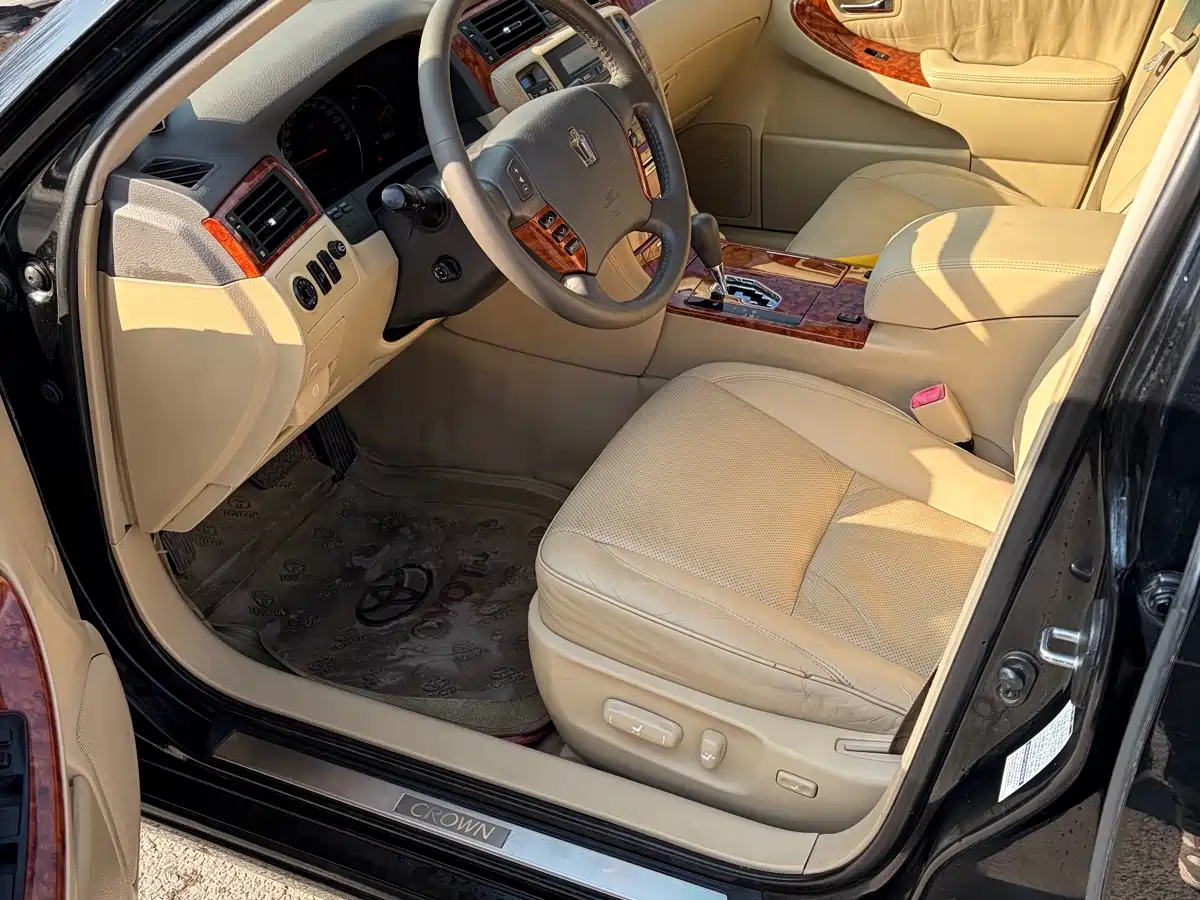 Toyota Crown 2007 2.5L Royal Leather Edition фото 18