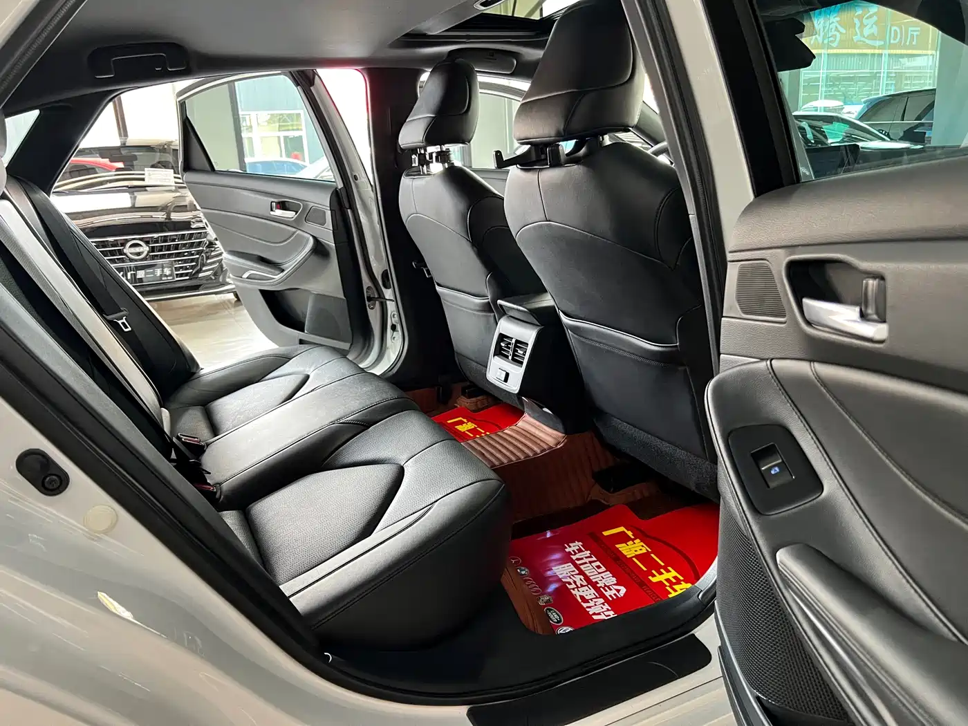 Toyota Avalon 2023 2.0L Luxury Edition фото 10