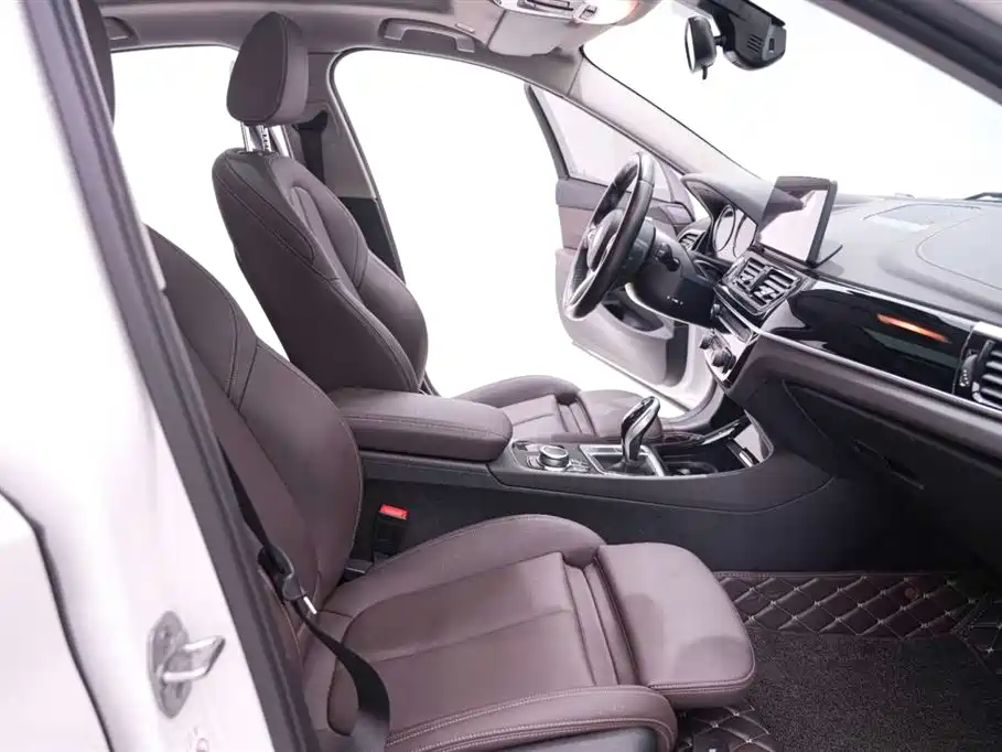 BMW 1 Series 2022 120i M Sport Shadow Edition фото 17