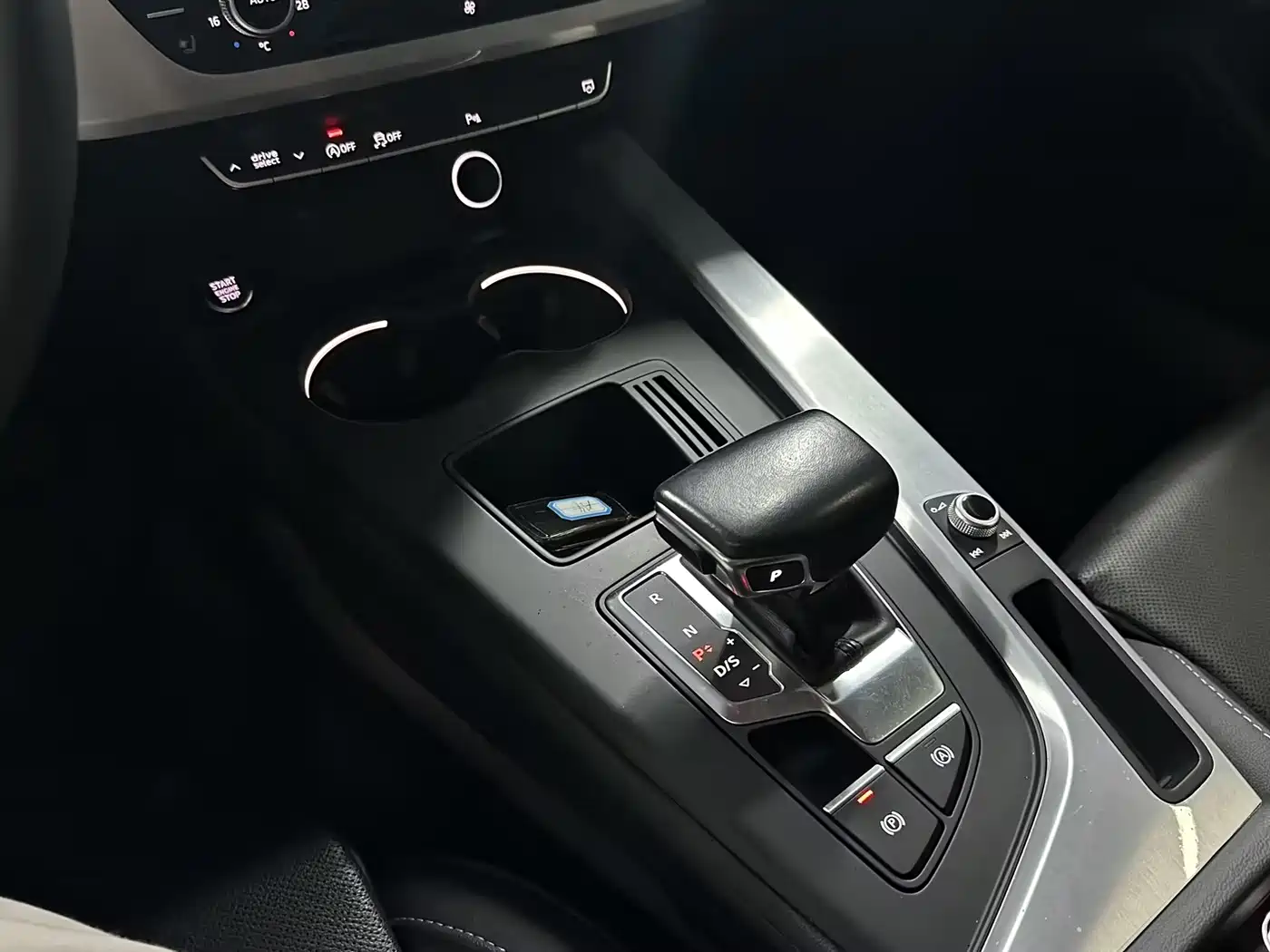 Audi A4L 2022 40 TFSI Fashion Dynamic фото 10