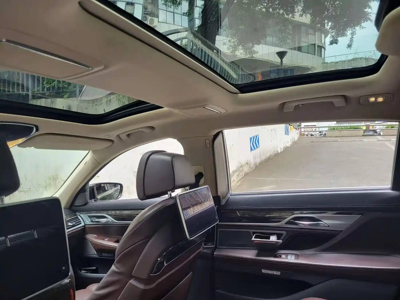 BMW 7 Series 2016 730Li Leading фото 19