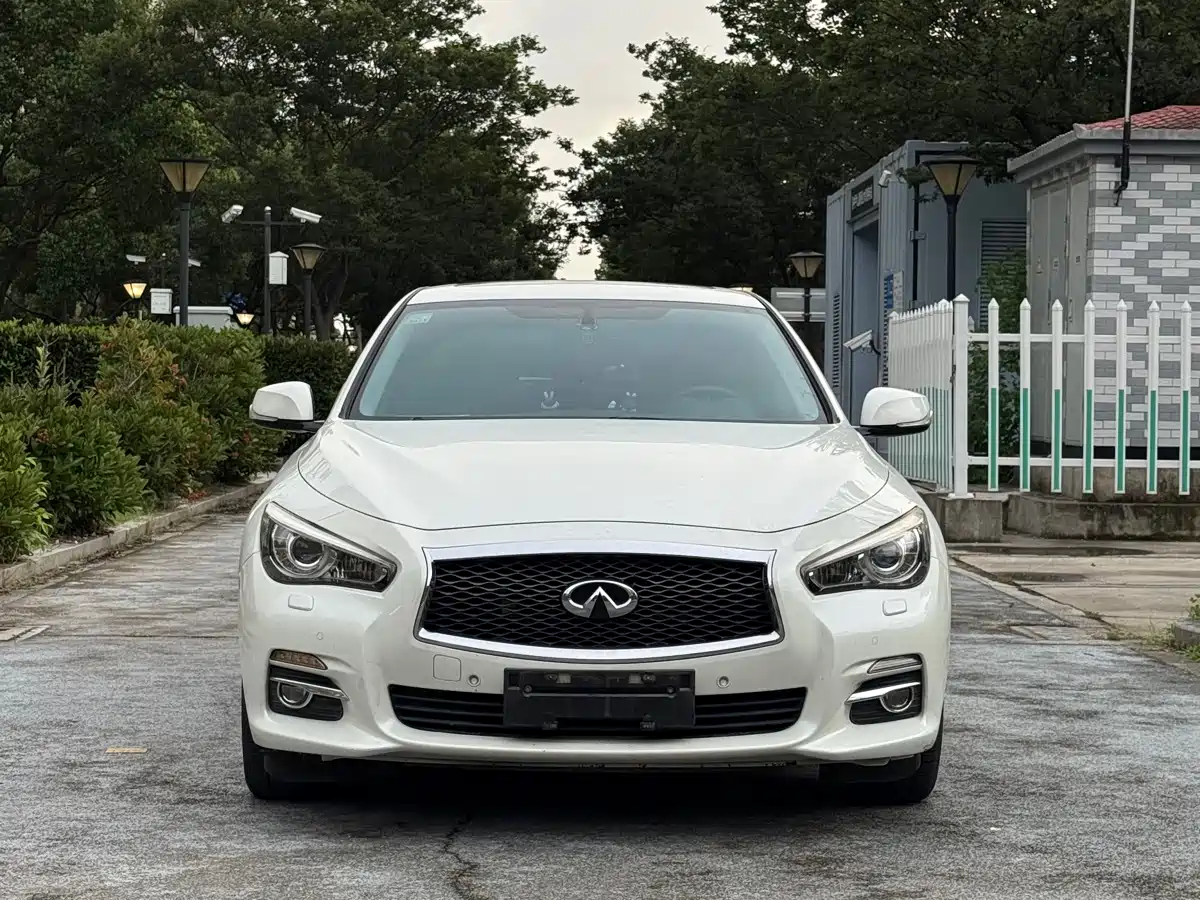 Фото 2 - Infiniti Q50L
