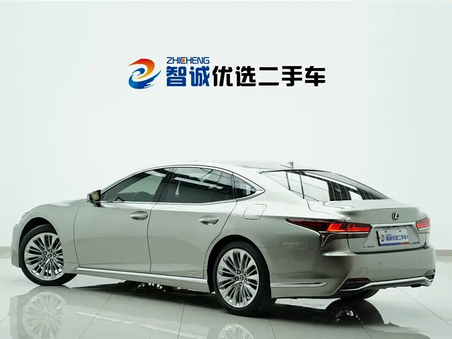 Lexus LS 2018 500h Executive Edition China V фото 6