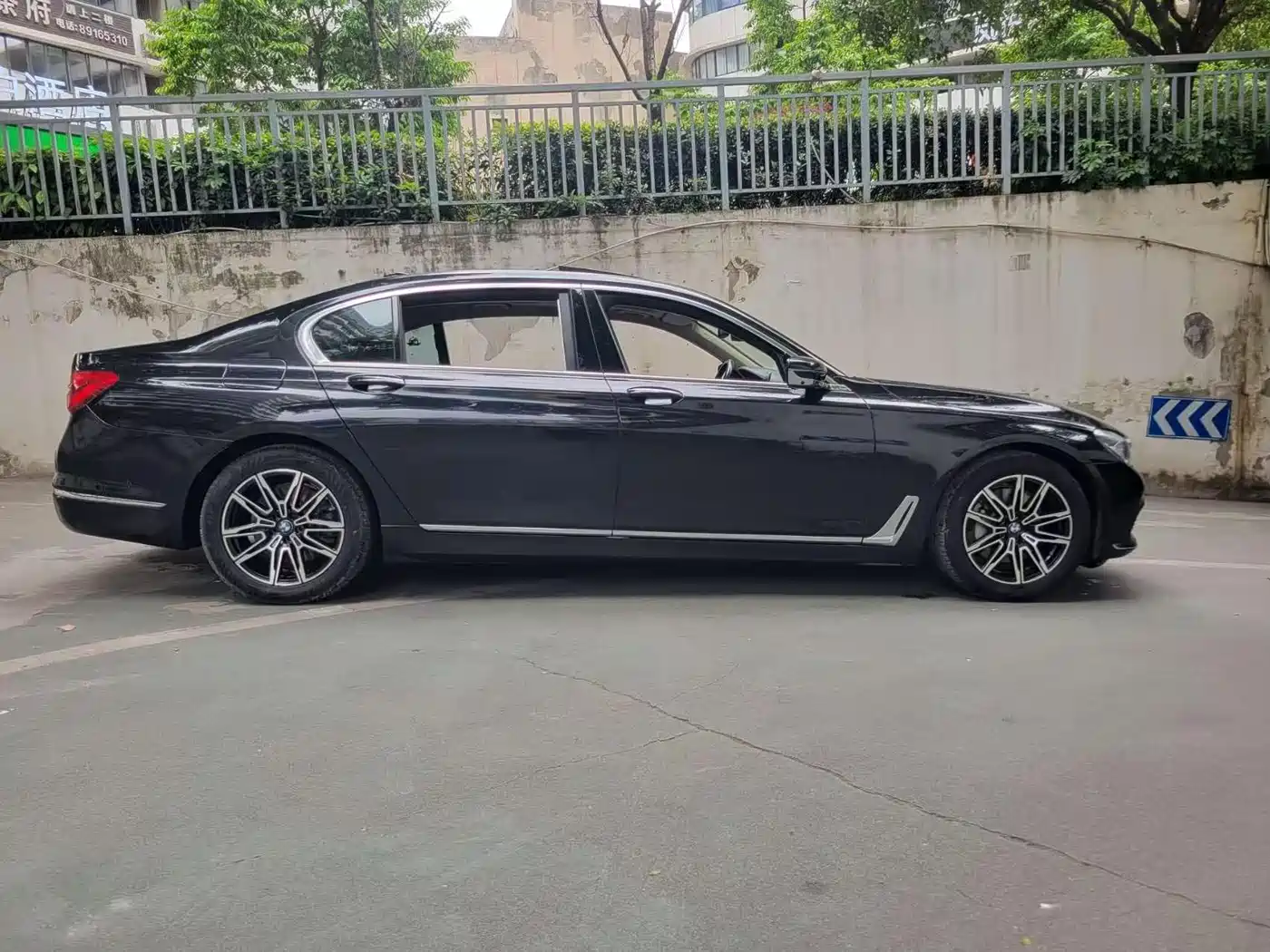 BMW 7 Series 2016 730Li Leading фото 20