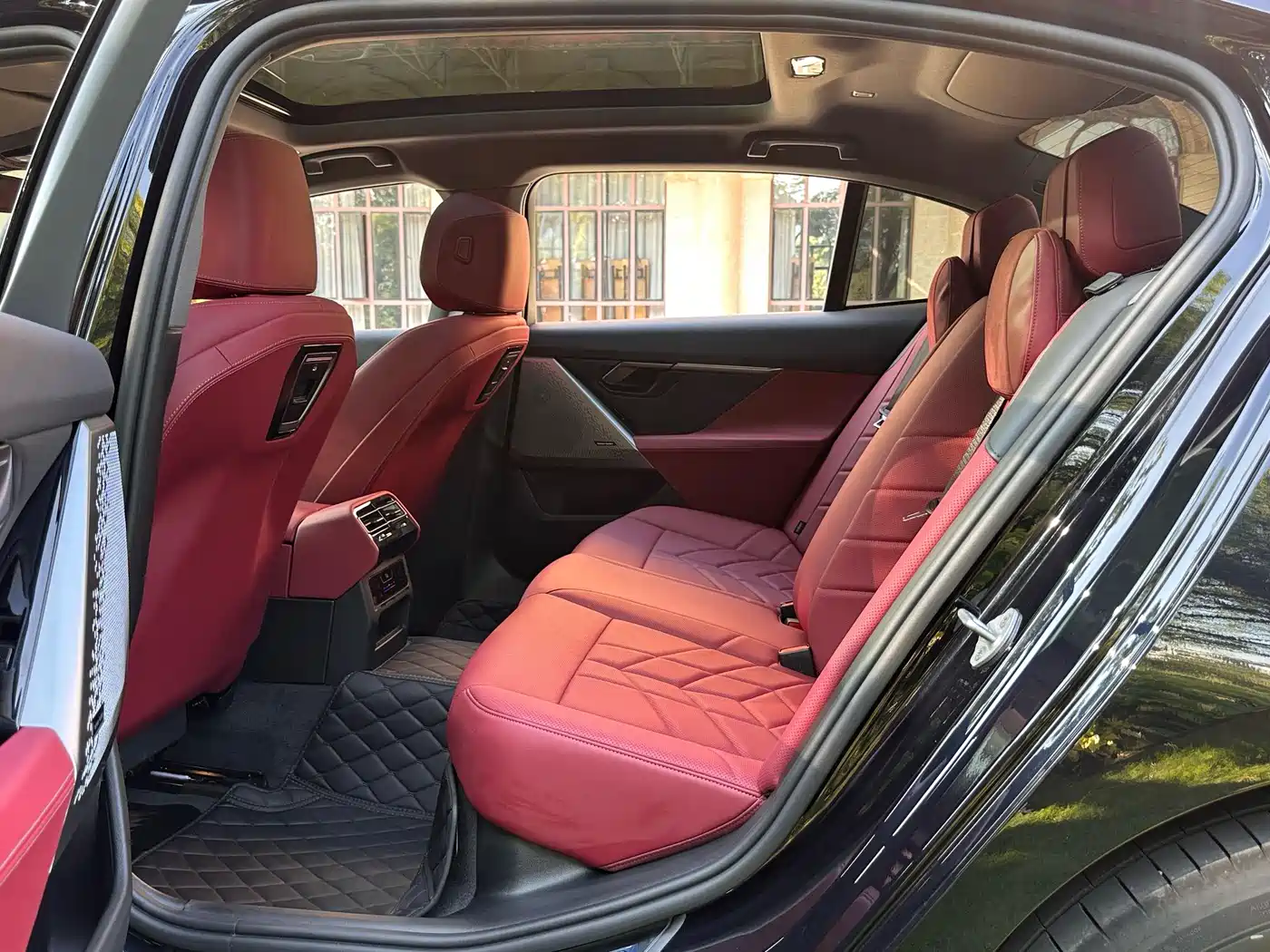 BMW 5 Series 2025 530Li xDrive M Sport Package фото 7