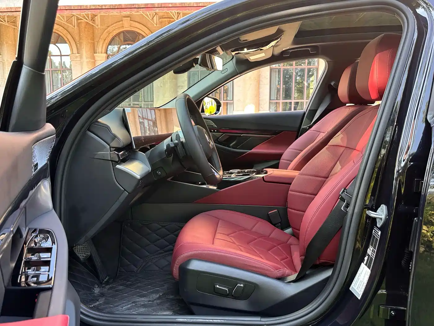 BMW 5 Series 2025 530Li xDrive M Sport Package фото 6