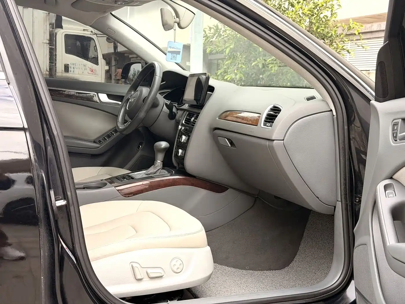Фото 8 - Audi A4L