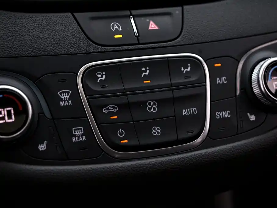 Photo 9 - Chevrolet Malibu XL